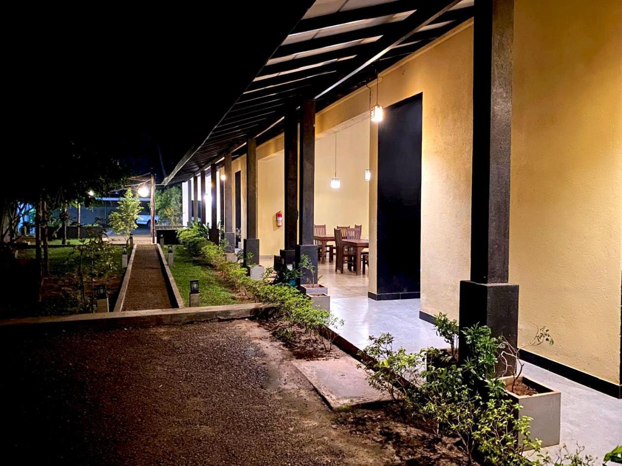 Athyantha Resort أنرادابورام المظهر الخارجي الصورة