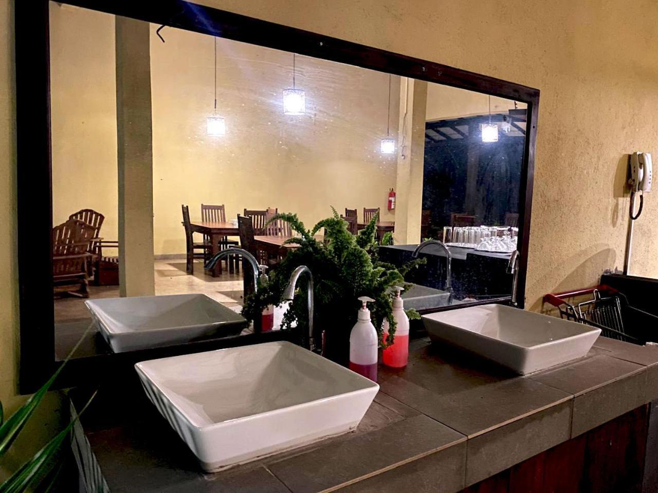 Athyantha Resort أنرادابورام المظهر الخارجي الصورة